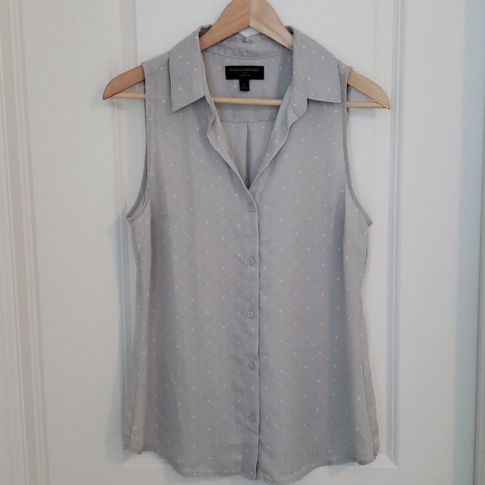 Banana Republic Classic Fit Sleeveless blouse